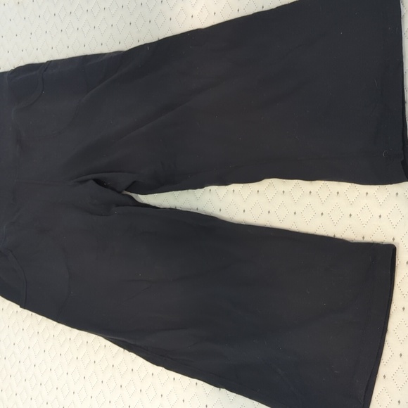 Black Lululemon wide leg capris - Picture 1 of 3